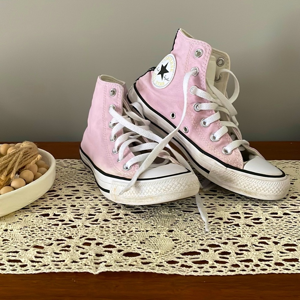 Unique white and pink women’s high top converse!